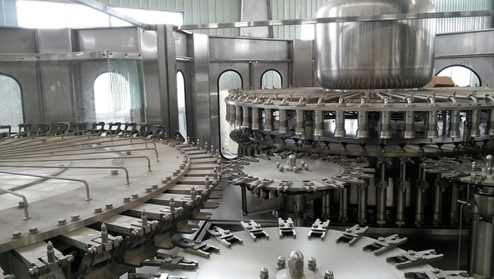 礦泉水灌裝機